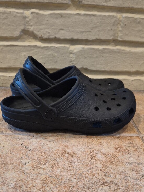 CROCS Unisex Black Classic Clog - Lightweight Slip-On. Men 7 Size. Women 9 Size main image 5